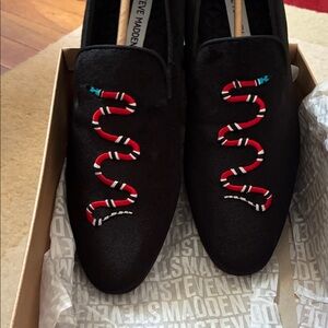 Steve Madden Velvet Black Loafers with Embroidery Men’s size 8 NEW IN BOX